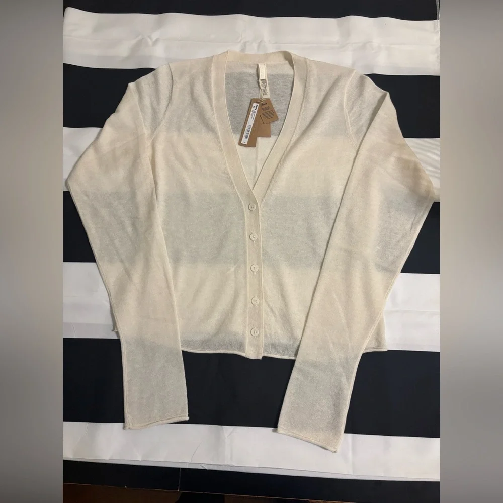 BNWT SKIMS Featherweight Cashmere Cardigan Large - Picture 2 of 5